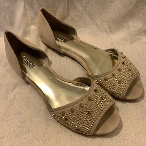 Carlos Santana Open Toed Beige Flats - Size 9.5